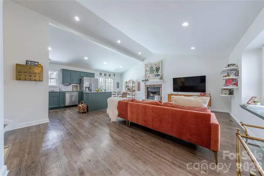 6332 Round Hill Road, Charlotte, NC 28211 - Image #2