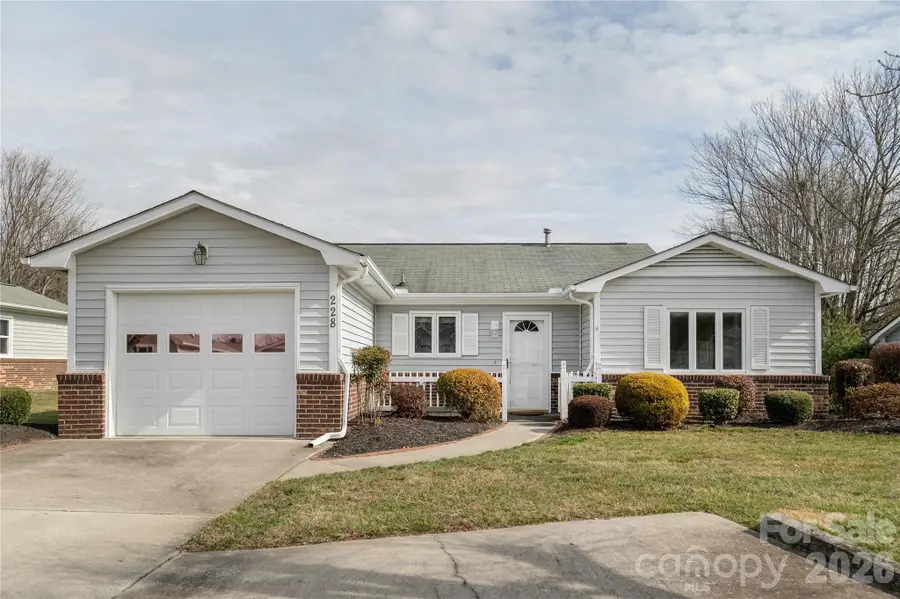 228 Dartcrest Drive, Hendersonville, NC 28792 - Image #2