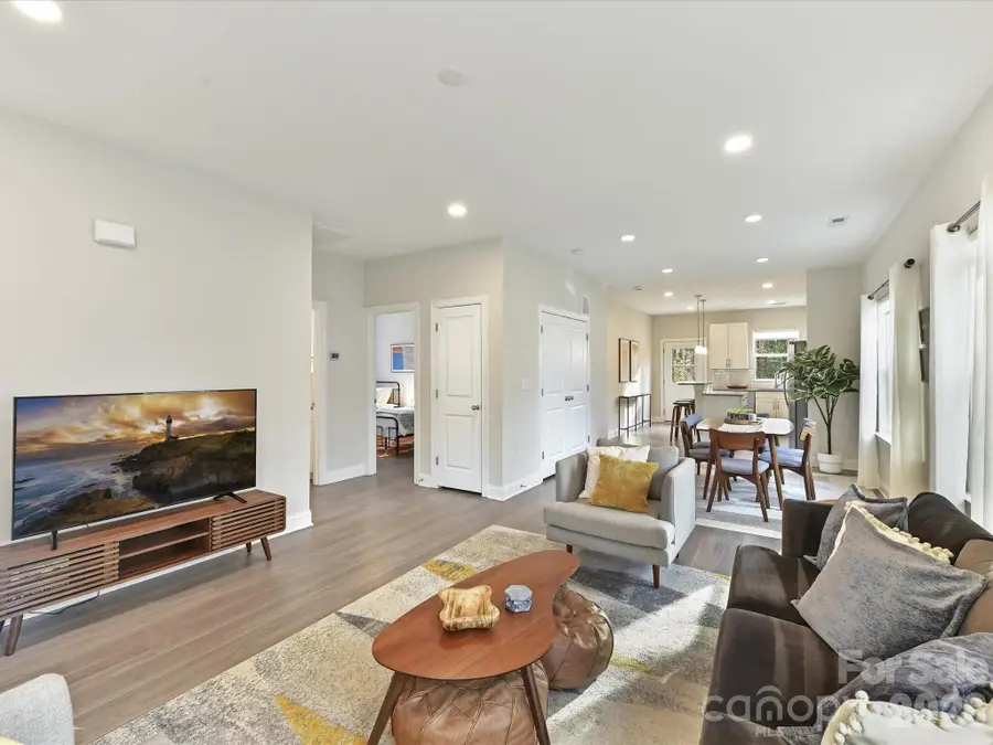 6400 Carver Boulevard, Charlotte, NC 28269 - Image #2