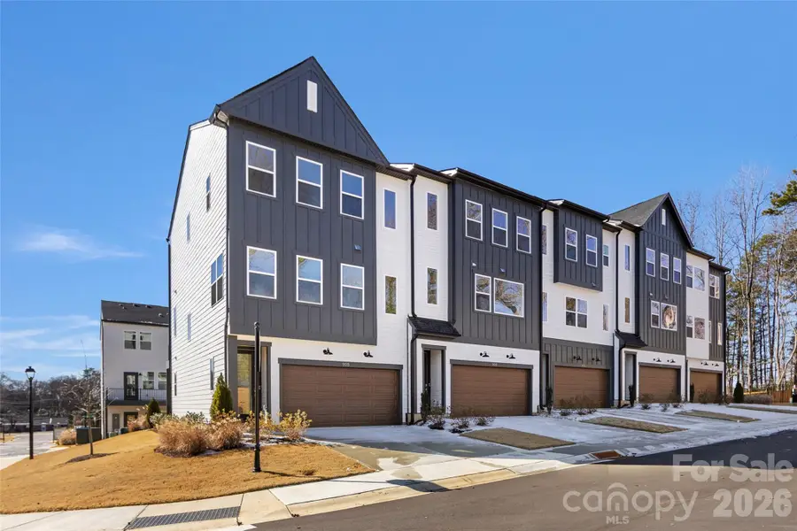 905 Archway Lane, Charlotte, NC 28217 - Image #2