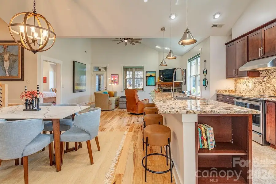 16 Holland Mountain View, Asheville, NC 28804 - #3