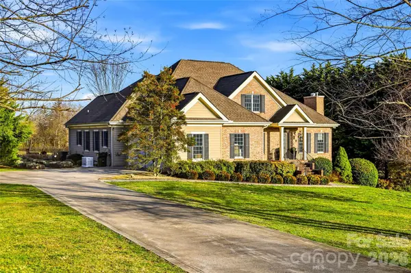 100 Bradford Farm Road, Mills River, NC 28759