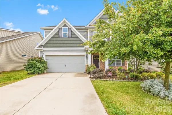 8813 Douglas Palace Court, Charlotte, NC 28278