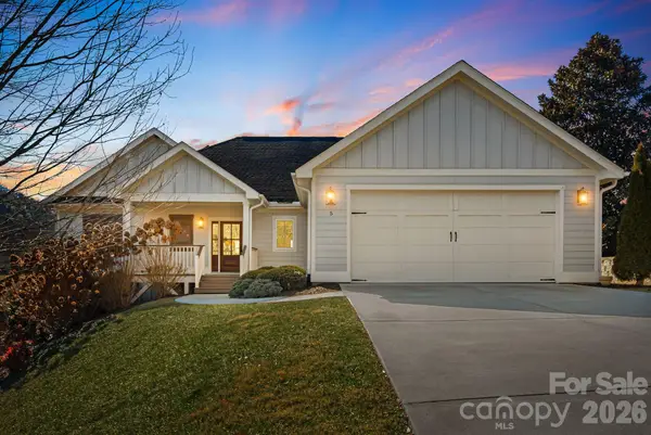 5 Magnolia Farms Drive, Asheville, NC 28806