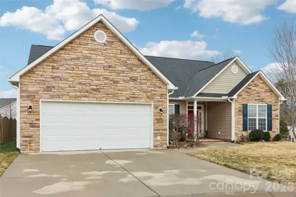 1 Breyerton Court, Asheville, NC 28804