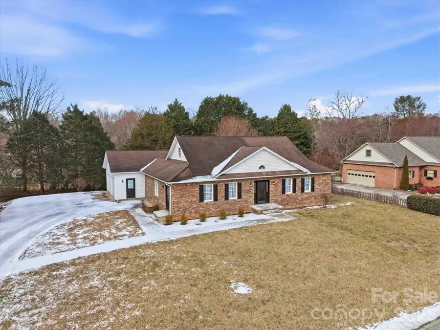 915 Barrington Drive Ne, Lenoir, NC 28645 - #3