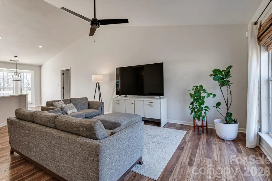 8528 Woodford Bridge Drive, Charlotte, NC 28216 - Image #2