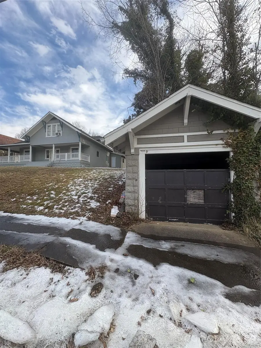 1101 College Avenue Sw, Lenoir, NC 28645 - #2