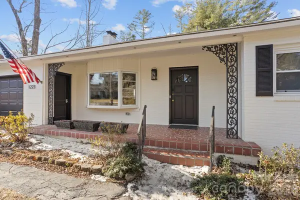 1223 Oakland Street, Hendersonville, NC 28792