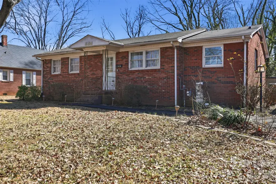 324 17th Avenue Ne, Hickory, NC 28601 - #3