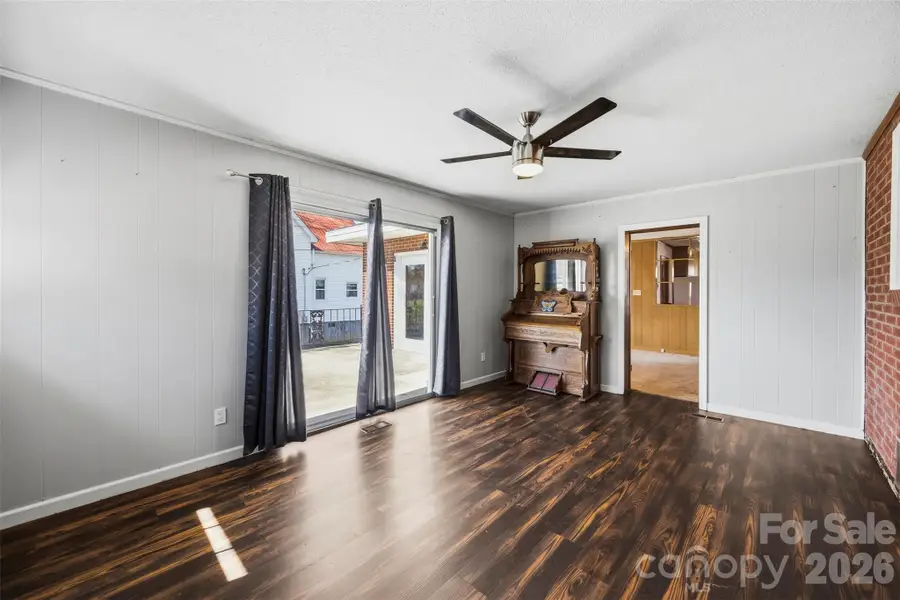 108 W Washington Avenue, Bessemer City, NC 28016 - #2