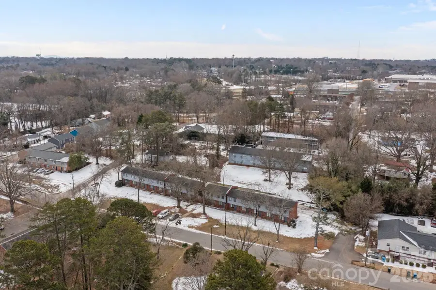 386 17th Avenue Ne, Hickory, NC 28601 - #2