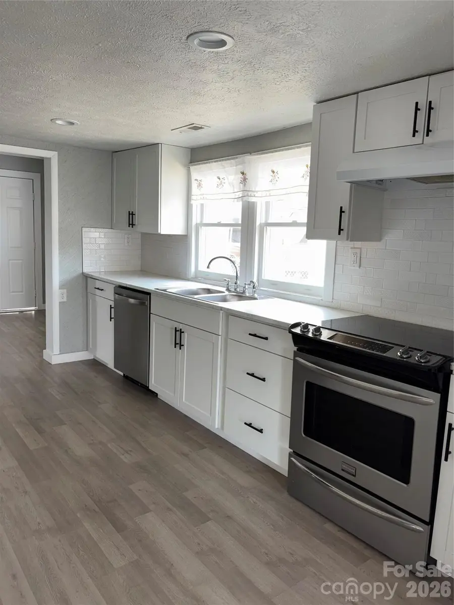 29 Fifth Street, Waynesville, NC 28786 - #3