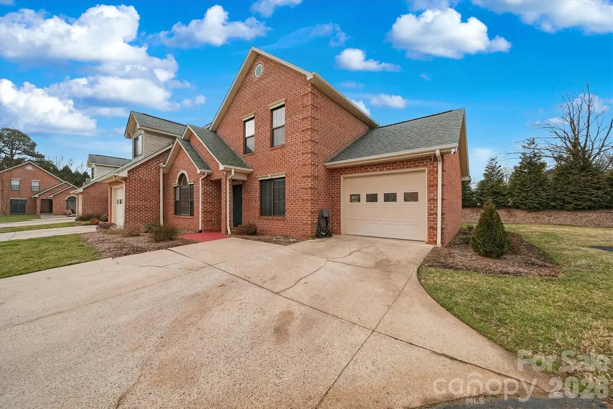 1658 20th Avenue Court Ne, Hickory, NC 28601 - #1