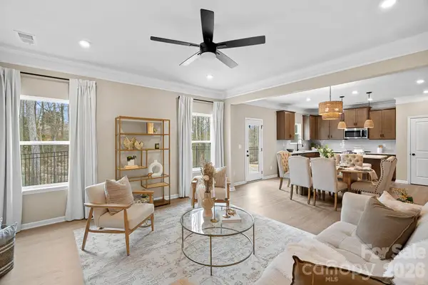 7122 Amberhouse Drive, Charlotte, NC 28212