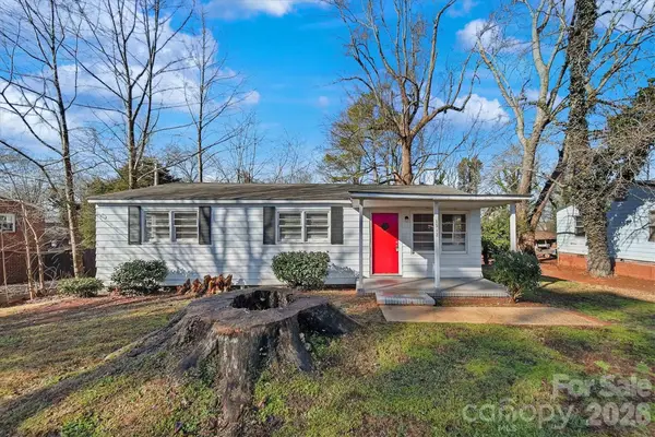 1512 N Deal Avenue, Newton, NC 28658