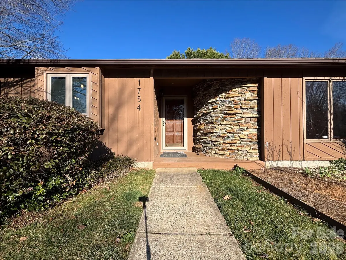 1754 12th Street Ne, Hickory, NC 28601 - #1