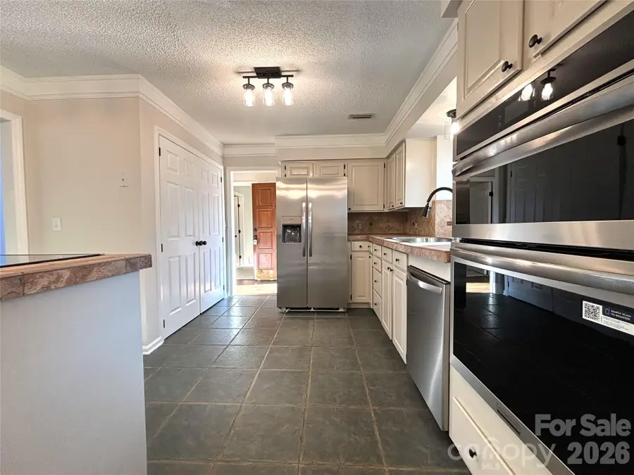 1754 12th Street Ne, Hickory, NC 28601 - #3