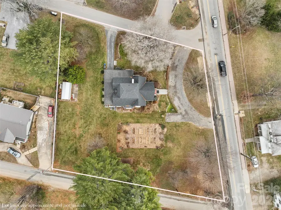 506 W Main Street, Burnsville, NC 28714 - #3