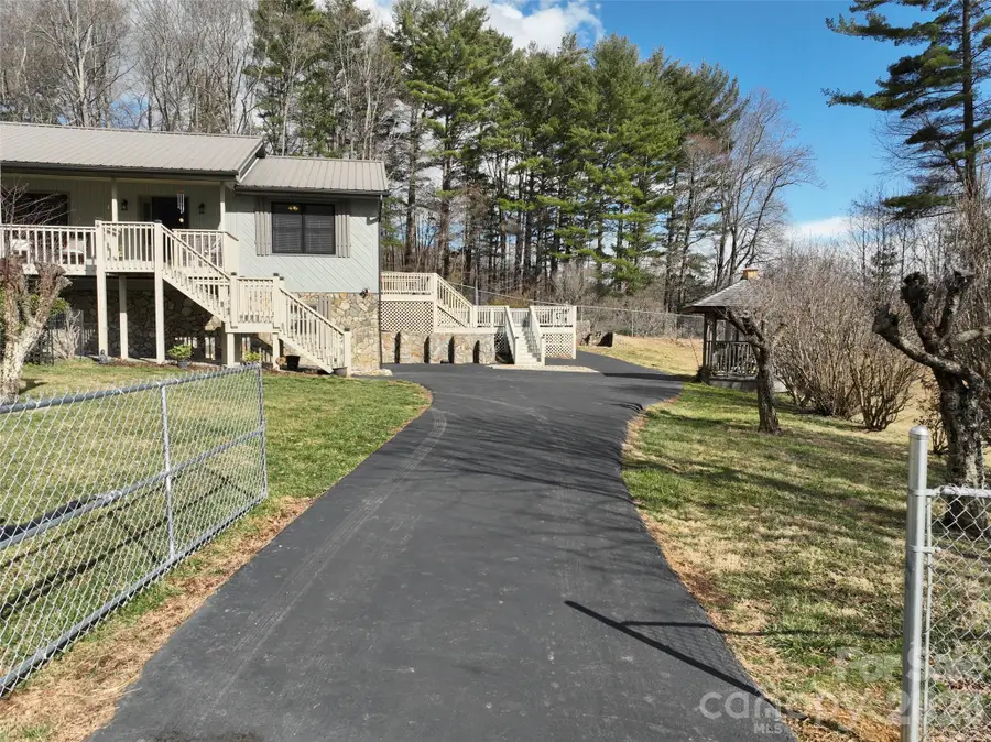 342 Mountain View Road, Burnsville, NC 28714 - #2