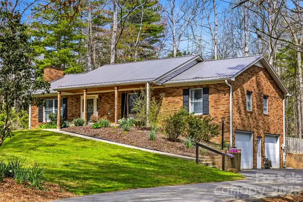 32 W Ashley Place, Etowah, NC 28729