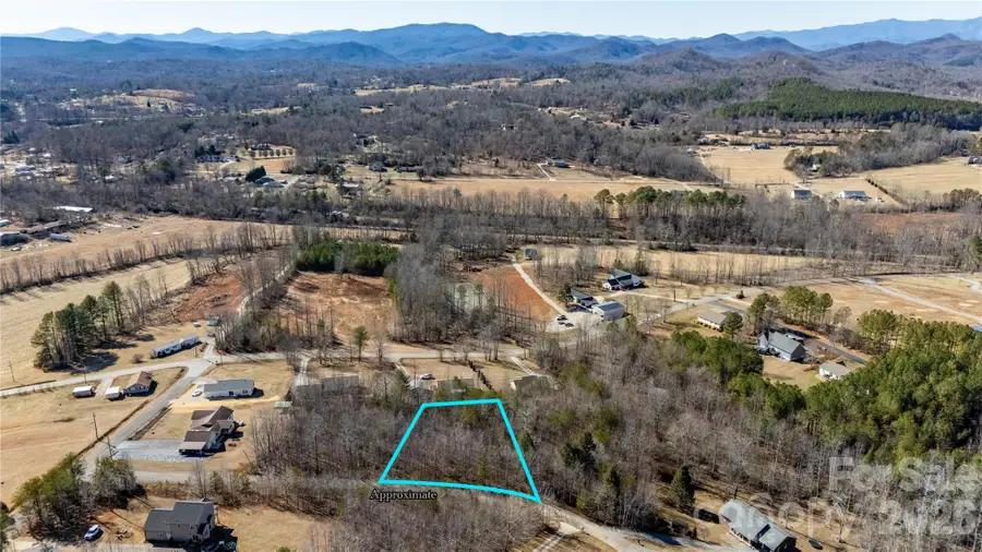 000 Eagles Nest Drive #8, Marion, NC 28752 - #2