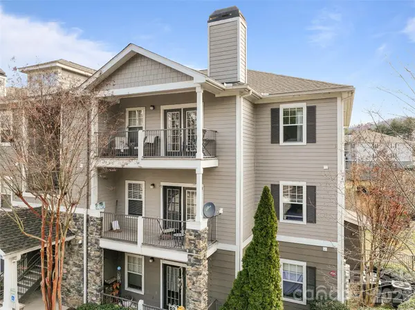 900 Vista Lake Drive #301, Candler, NC 28715