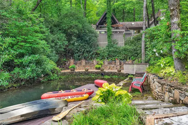 562 West Club Boulevard, Lake Toxaway, NC 28747