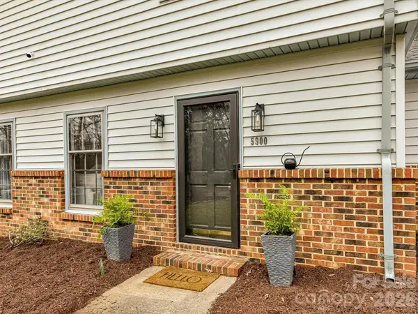 5900 Cabotwood Lane, Charlotte, NC 28212
