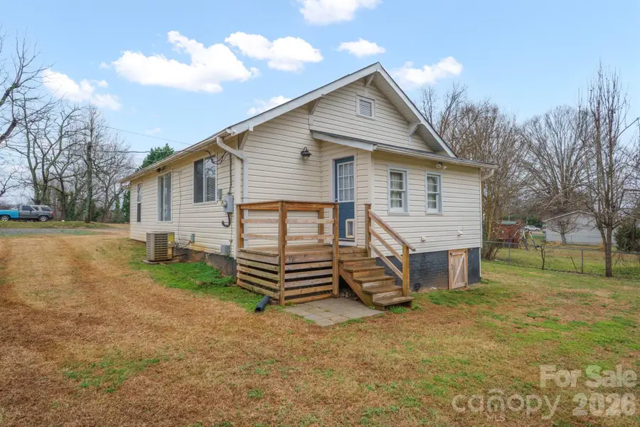 1208 N Davis Avenue, Newton, NC 28658 - #3