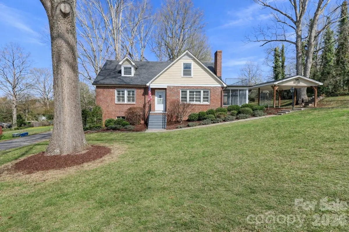 216 31st Avenue Nw, Hickory, NC 28601 - #1