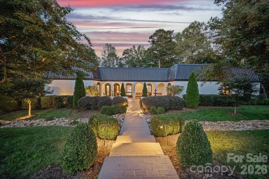 2082 2nd Street Drive Nw, Hickory, NC 28601 - #2