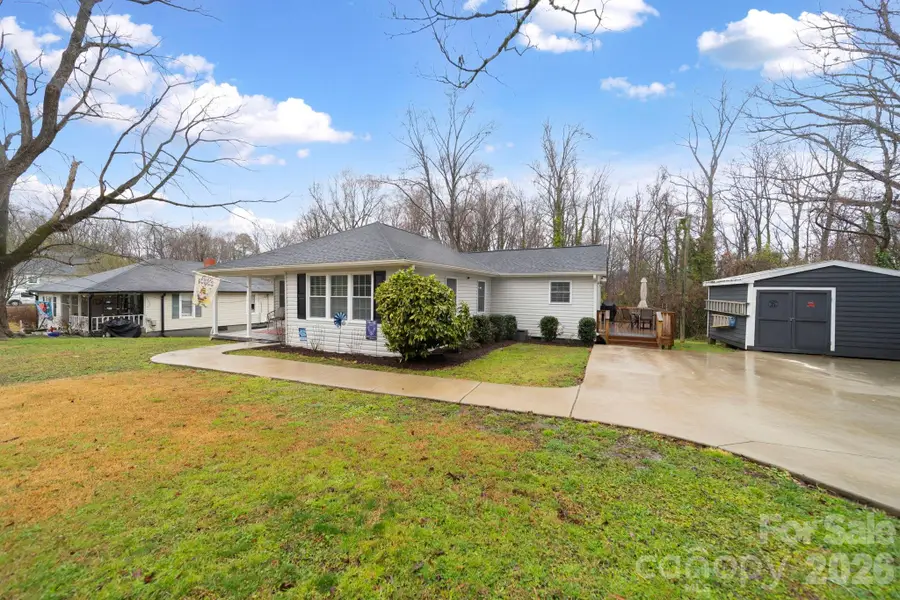 211 E Ohio Avenue, Bessemer City, NC 28016 - #2