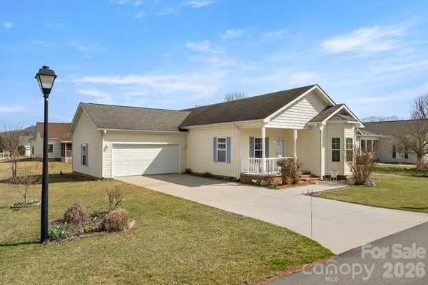 403 Sassafras Drive, Hendersonville, NC 28739