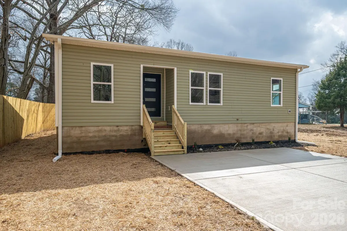 1010 E Catawba Street, Lincolnton, NC 28092 - #1