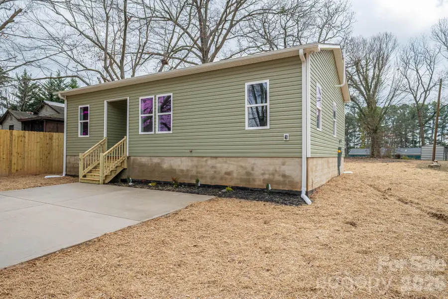 1010 E Catawba Street, Lincolnton, NC 28092 - #2