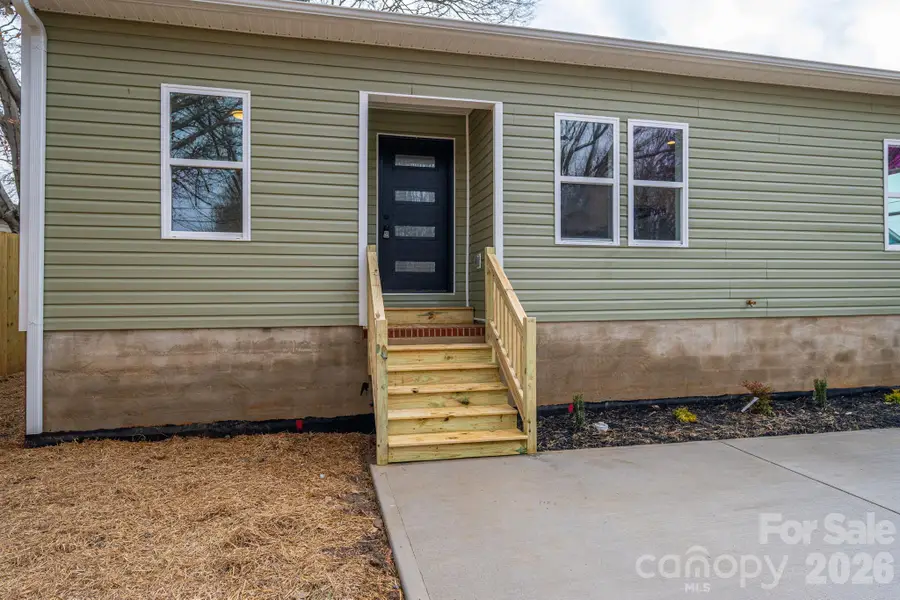 1010 E Catawba Street, Lincolnton, NC 28092 - #3
