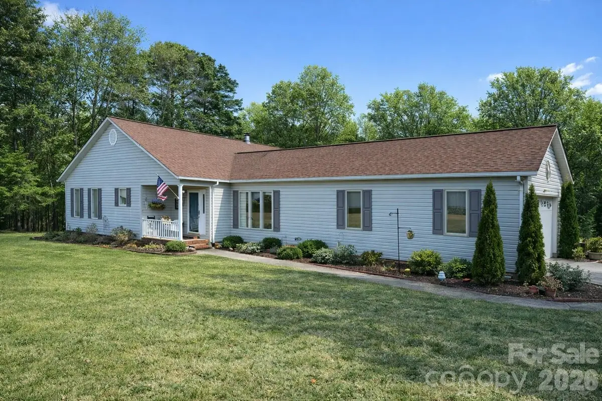 411 27th Avenue Circle Nw, Hickory, NC 28601 - #1