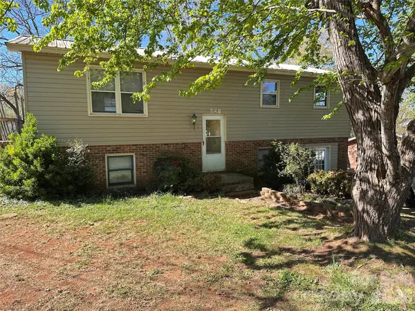 621 E 11th Street, Newton, NC 28658