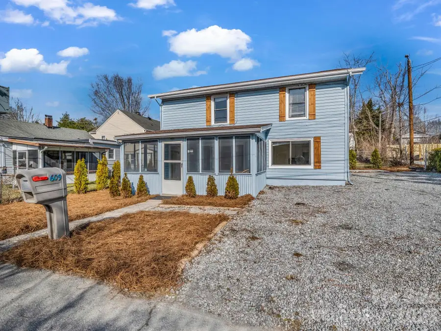 609 Edgewood Avenue, Hendersonville, NC 28792 - #2