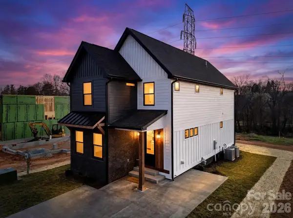 4 S Martha Kate Drive, Hendersonville, NC 28792