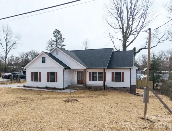 1949 Colonial Lane, Hickory, NC 28601