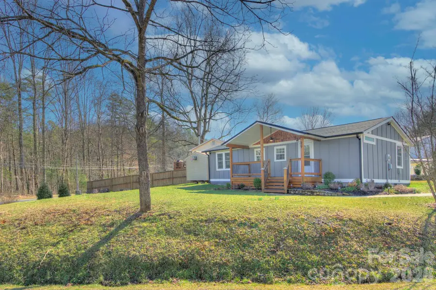 29 W Southwood Drive, Brevard, NC 28712 - #2