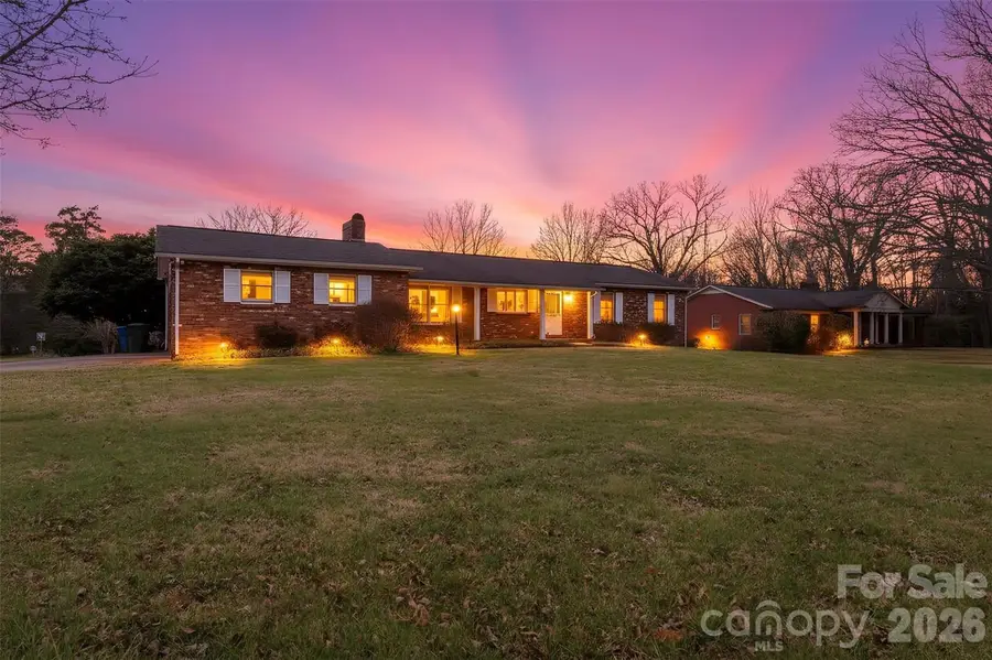 107 33rd Avenue Nw, Hickory, NC 28601 - #2