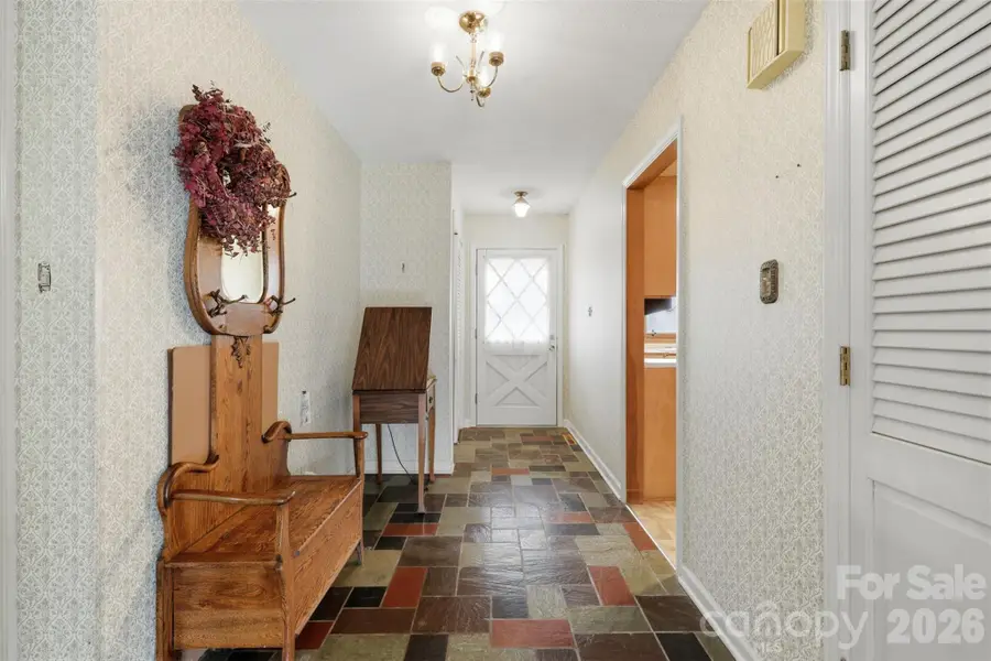 107 33rd Avenue Nw, Hickory, NC 28601 - #3