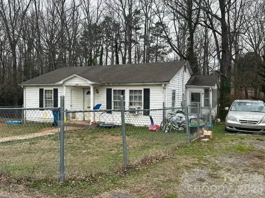 274 31st Street Sw, Hickory, NC 28602 - #3