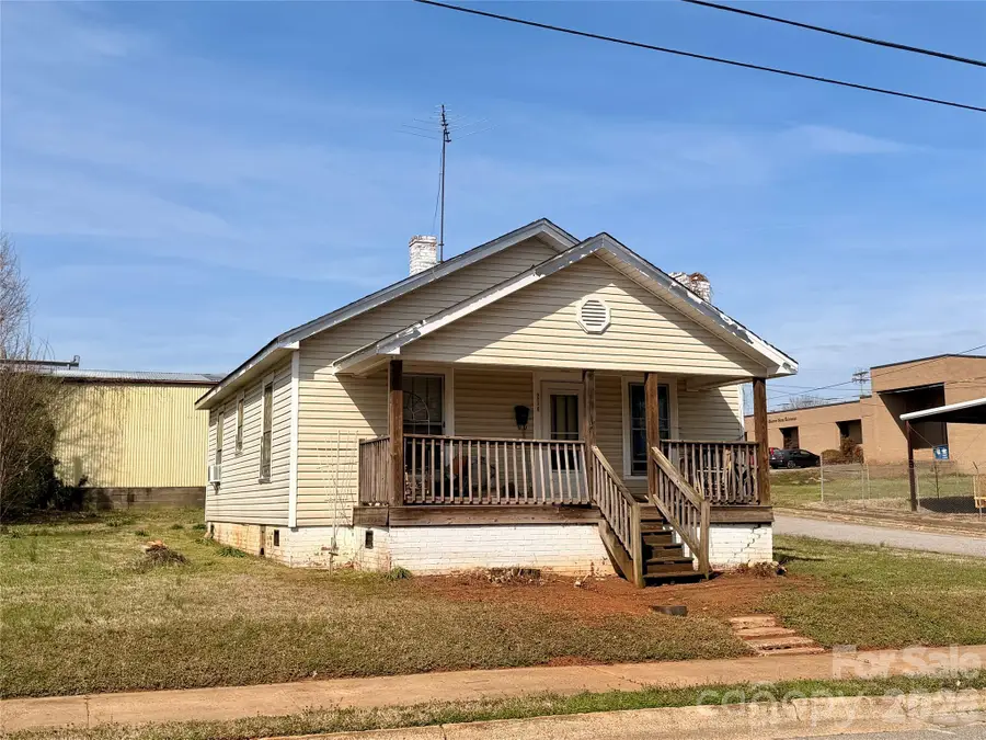 216 N Brady Avenue, Newton, NC 28658 - #2