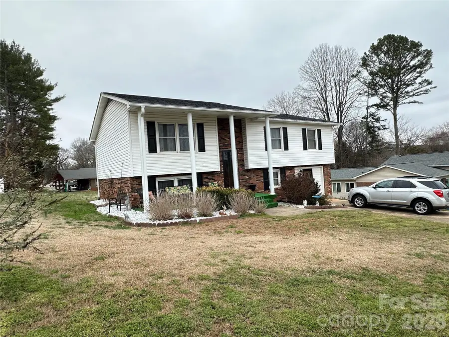 408 Cardinal Drive #35, Newton, NC 28658 - #3