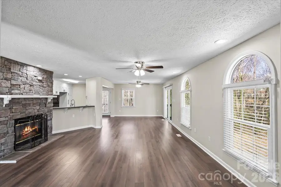 457 17th Avenue Ne, Hickory, NC 28601 - #3