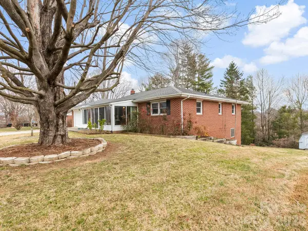 608 S Buena Vista Drive, Hendersonville, NC 28792